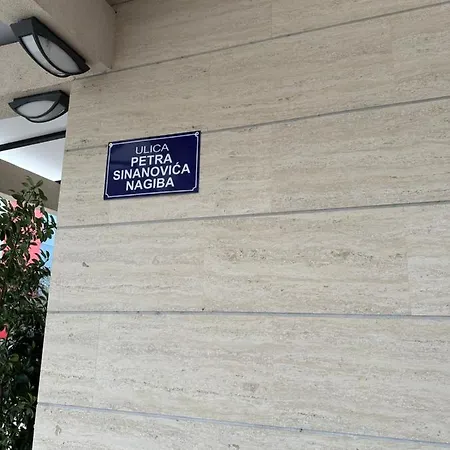 Delta Kvart Apartamento *